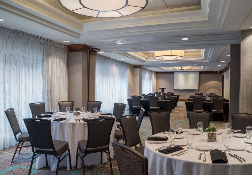 Hotel By Marriott Downtown / Entertainment District Toronto