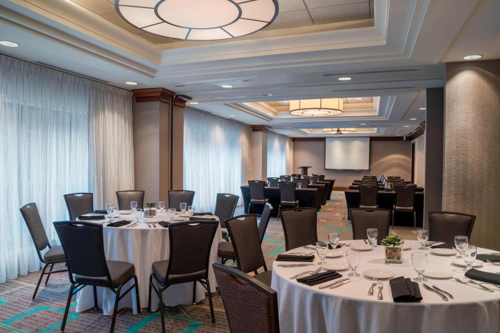 By Marriott Downtown / Entertainment District 4*